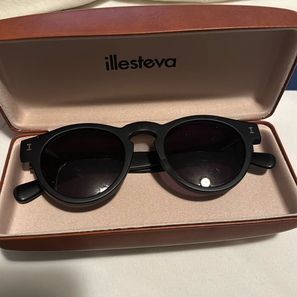 Illesteva Leonard Matte Black sunglasses